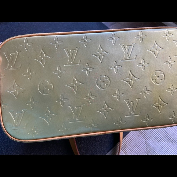 Authentic Louis Vuitton Vernis tote - Picture 4 of 16